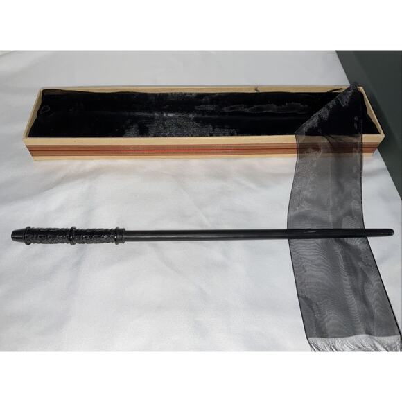 The Noble Collection Harry Potter Professor Snape Wand in Ollivander's Box - Picture 6 of 12